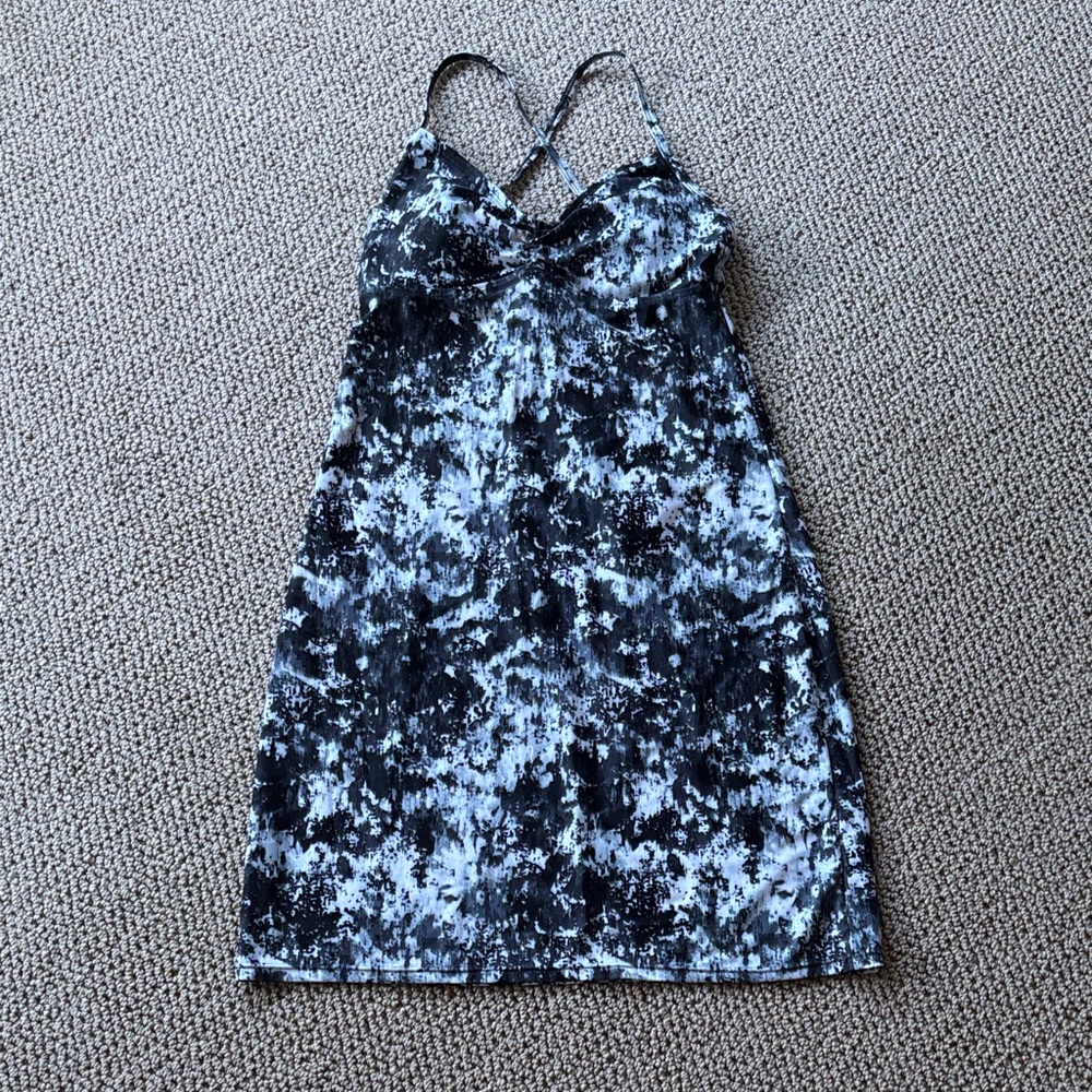 Athleta Fitted Black and White Patterned Dress w/ Built in Bra